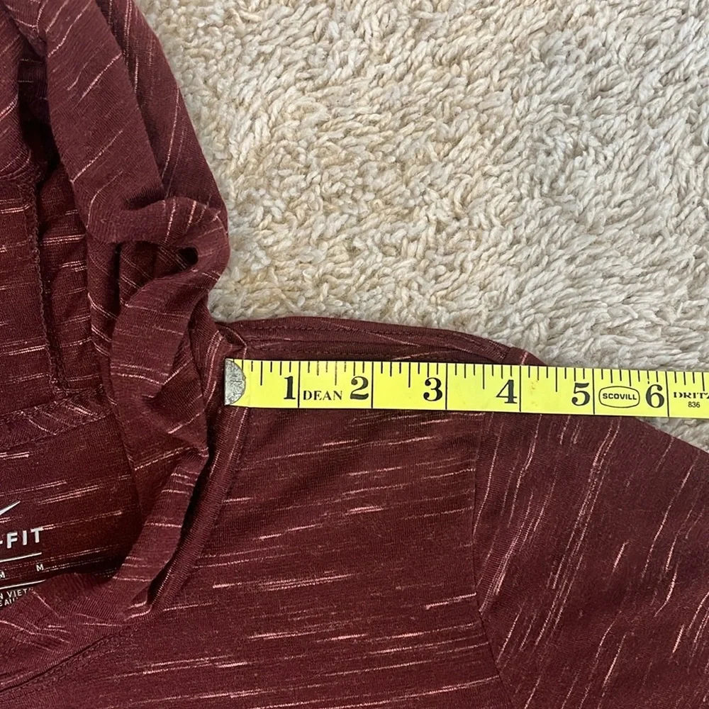Women’s Nike drifit SZ M lightweight hoodie. Maroon w/pink. Great condition